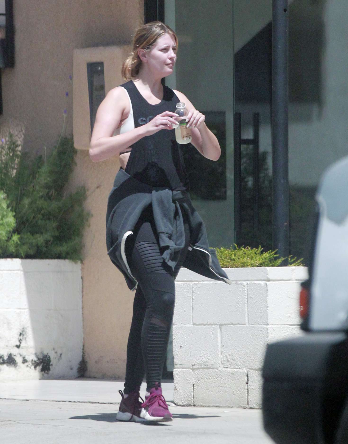 Mischa Barton Leaving the gym in Beverly Hills – CLN Digital1470 x 1874